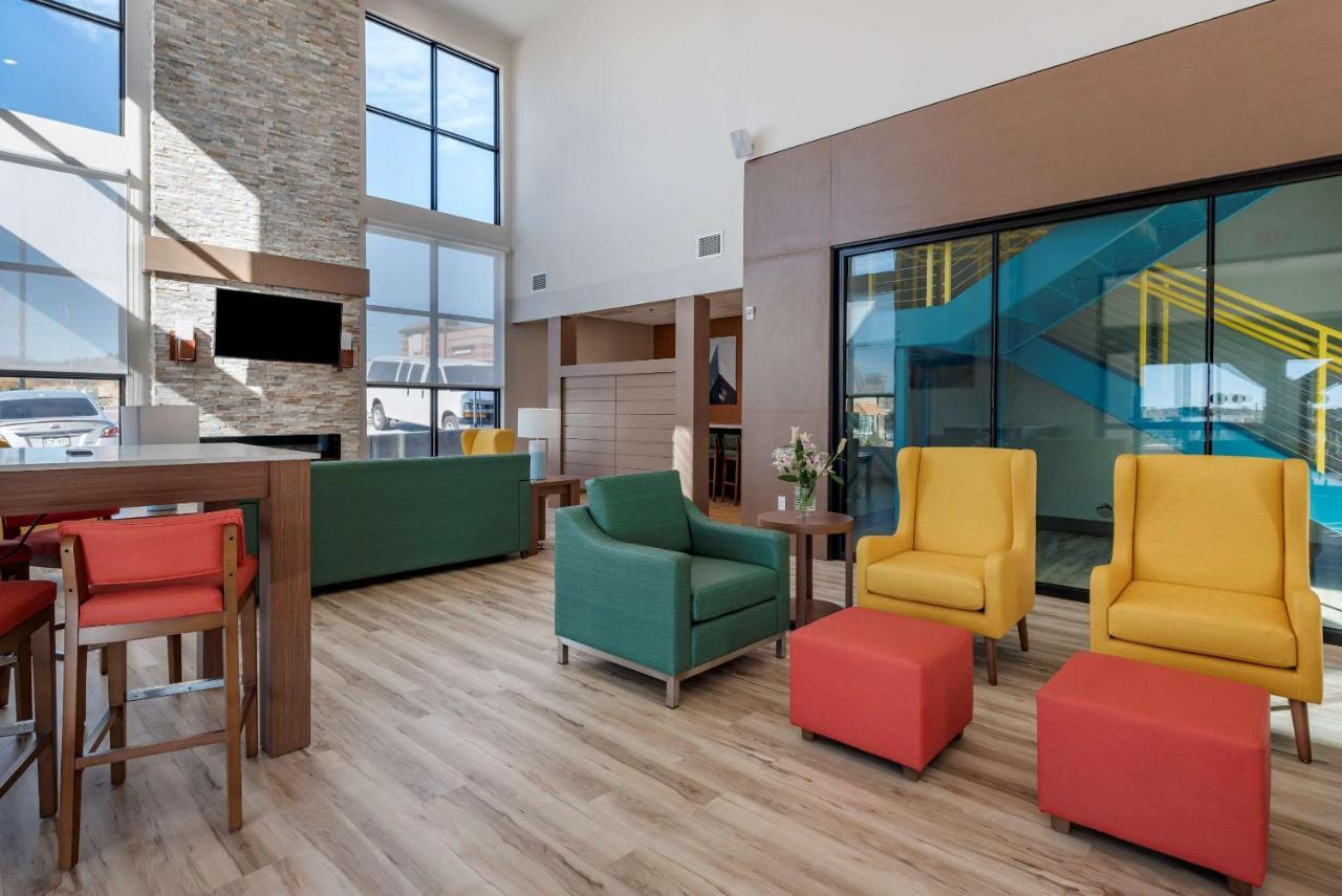 Comfort Suites Colorado Springs East - Medical Center Area מראה חיצוני תמונה